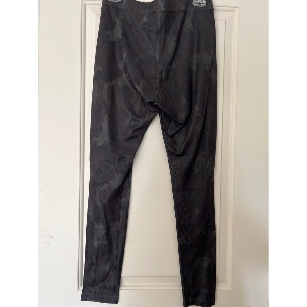 Romeo & JULIET CAMO LEGGINGS - SIZE M - NWT - Picture 2 of 4